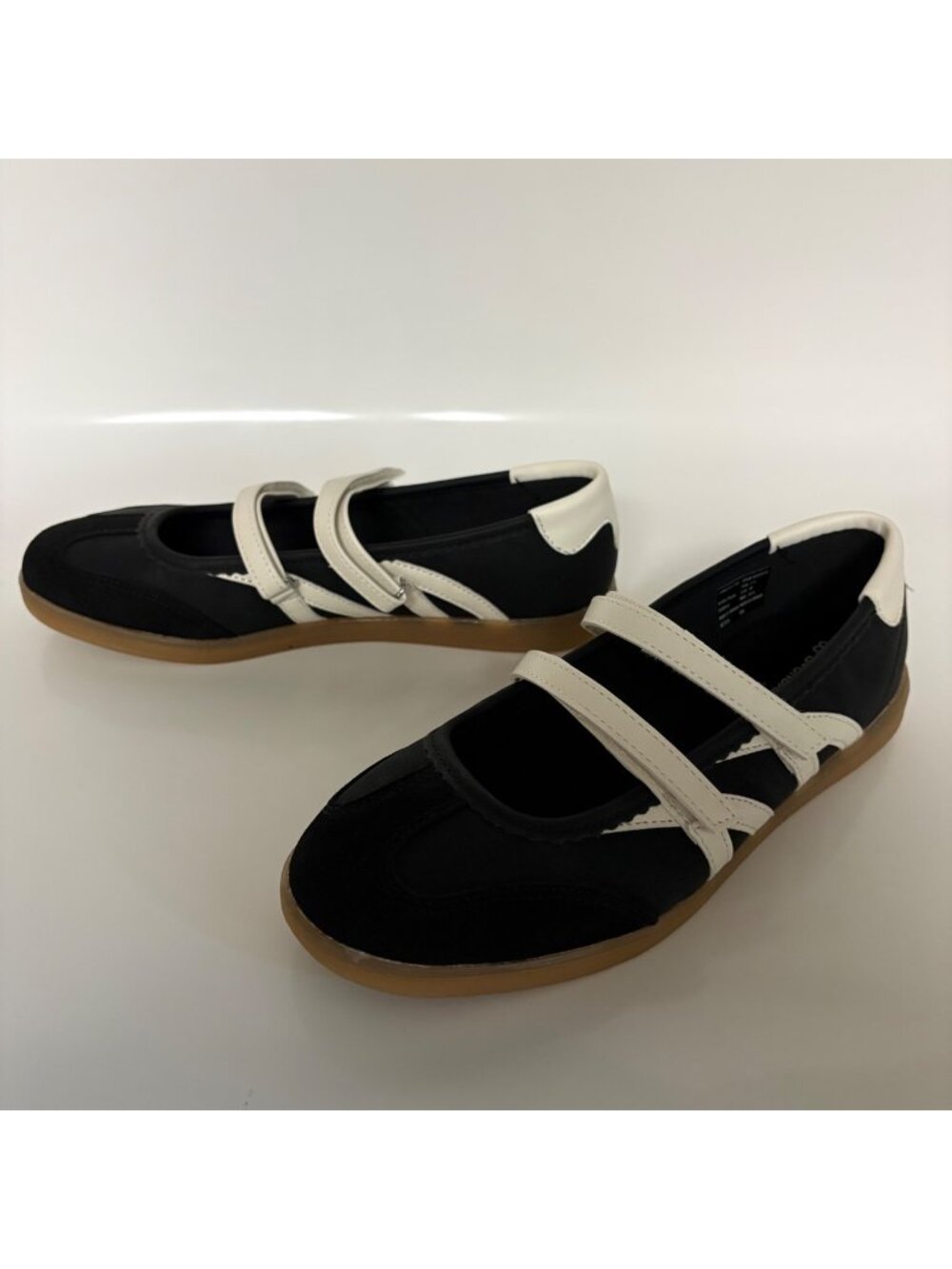 No Boundaries Black White Strappy Ballet Sneaker Womens Size 8.5 Memory Foam NEW